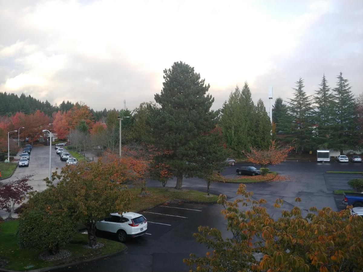 Best Western Plus Parkway Inn Wilsonville Exterior photo
