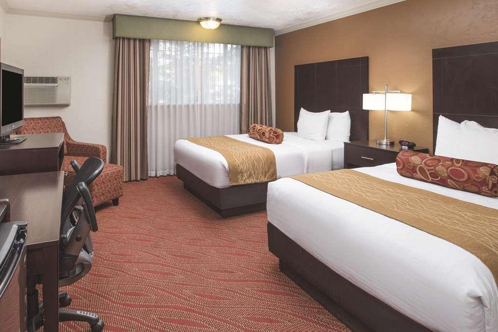 Best Western Plus Parkway Inn Wilsonville Exterior photo