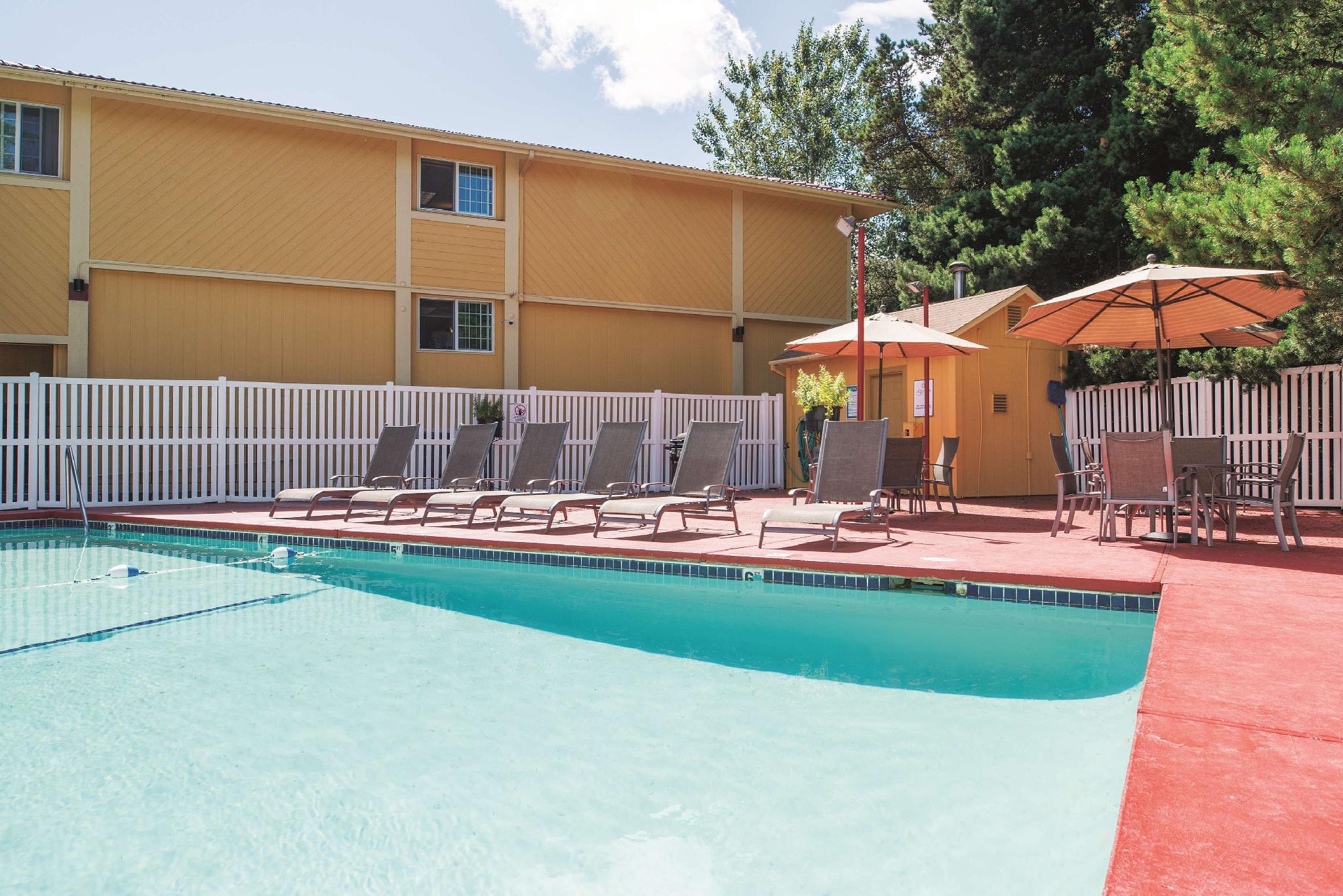 Best Western Plus Parkway Inn Wilsonville Exterior photo