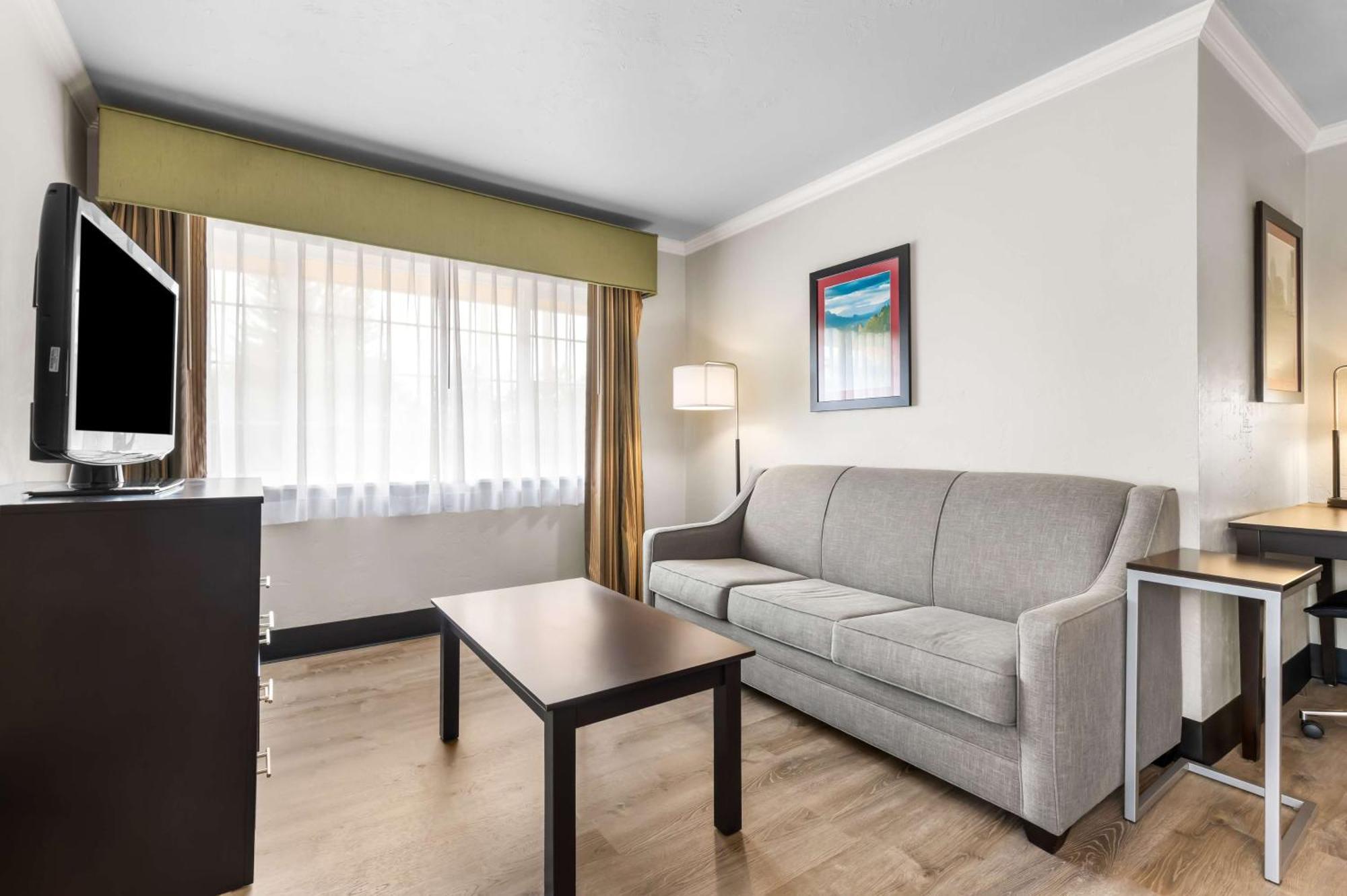 Best Western Plus Parkway Inn Wilsonville Exterior photo