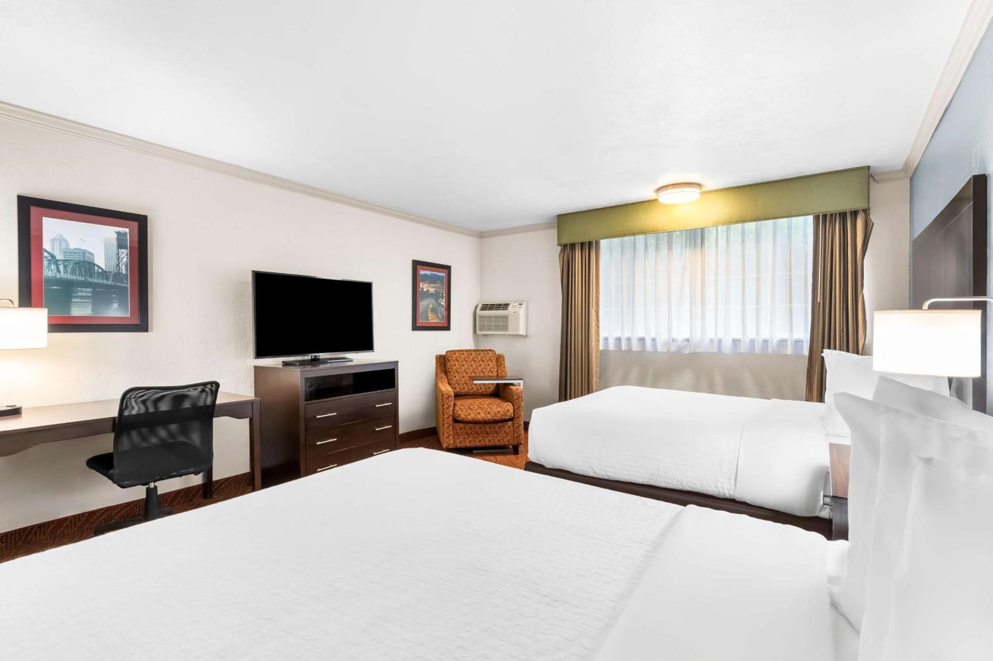 Best Western Plus Parkway Inn Wilsonville Exterior photo