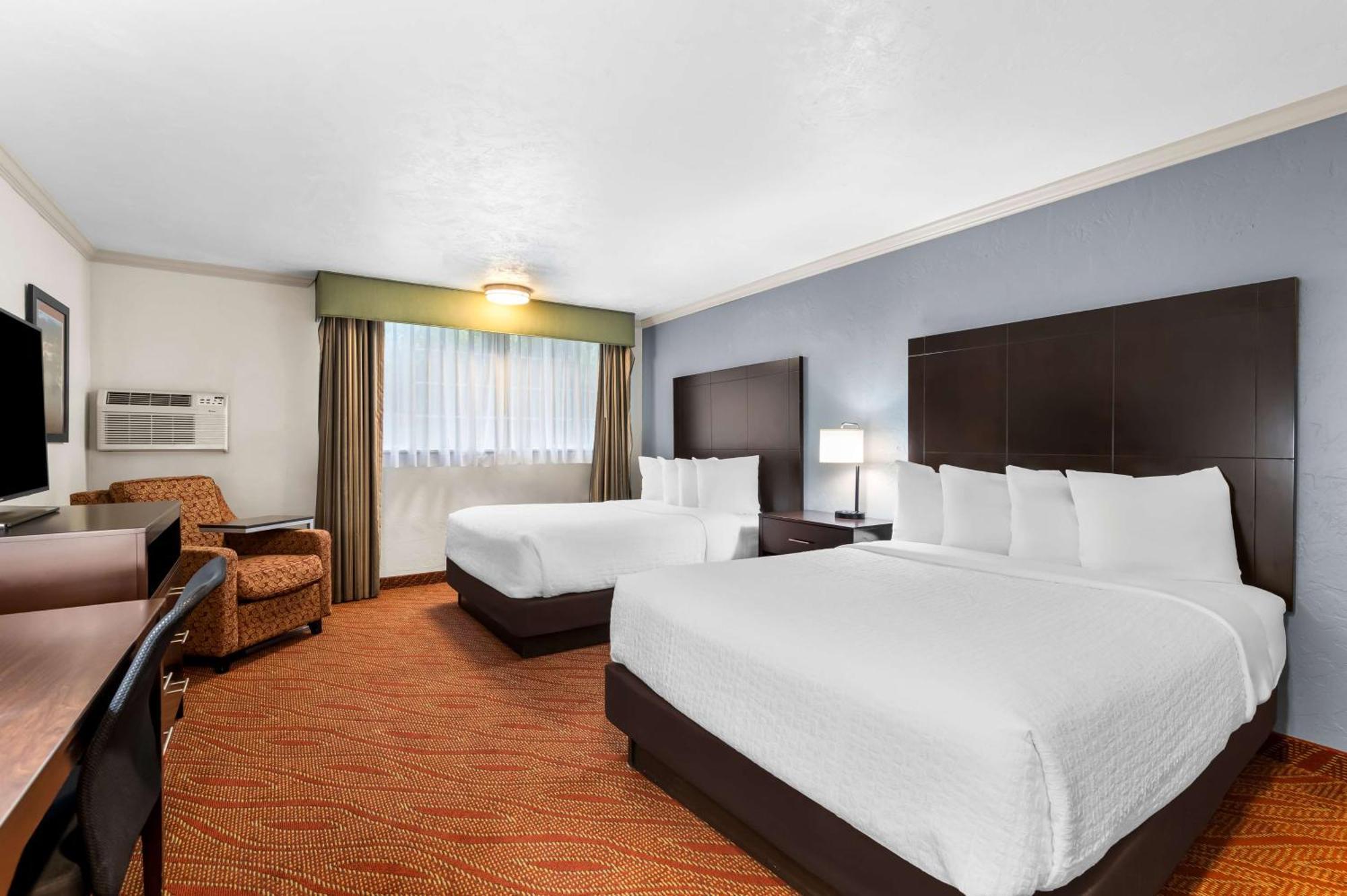 Best Western Plus Parkway Inn Wilsonville Exterior photo