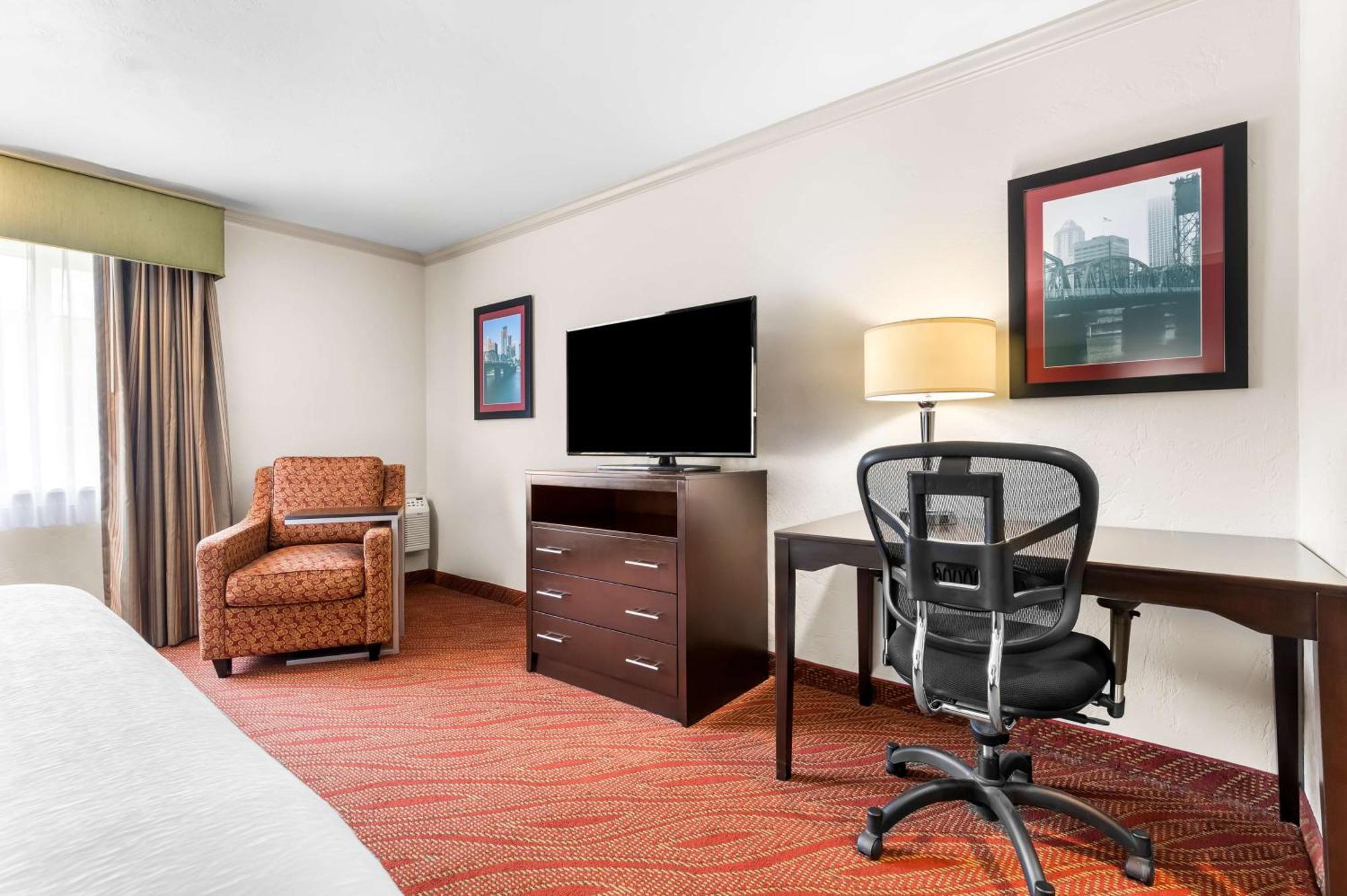 Best Western Plus Parkway Inn Wilsonville Exterior photo