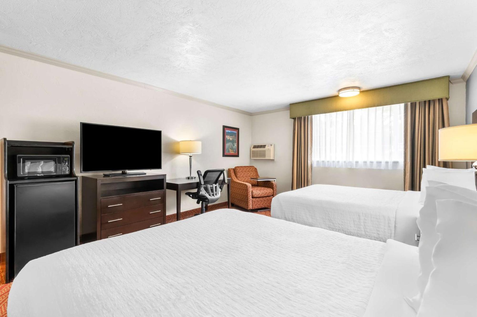 Best Western Plus Parkway Inn Wilsonville Exterior photo